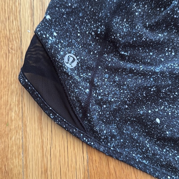 Lululemon sz 6 Hotty Hot Short II 2.5” Mineralize Multi Black/Black Glitter - Picture 5 of 10